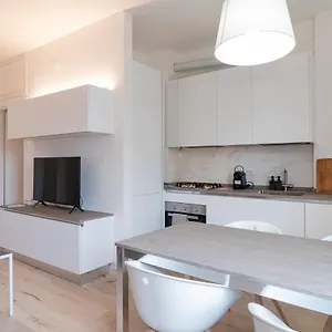 New apartment close to Navigli - IULM - Ponti , Milano Italia