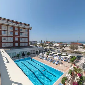 Grand & Riviera Hotell